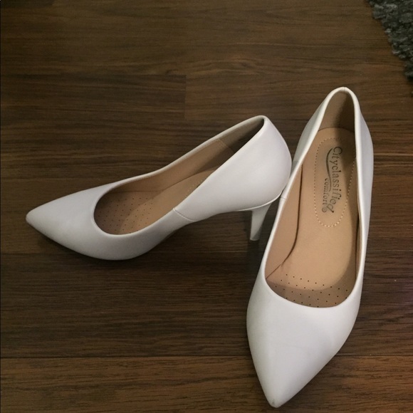 Comfortable white heels. Worn once at wedding - Picture 1 of 1